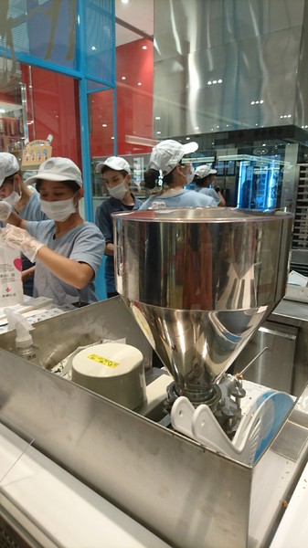 ZAKUZAKU棒棒泡芙：高雄漢神巨蛋~ZAKUZAKU棒棒泡芙~期間限定巧克力棒棒泡芙~人氣排隊甜點~