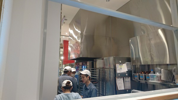 ZAKUZAKU棒棒泡芙：高雄漢神巨蛋~ZAKUZAKU棒棒泡芙~期間限定巧克力棒棒泡芙~人氣排隊甜點~