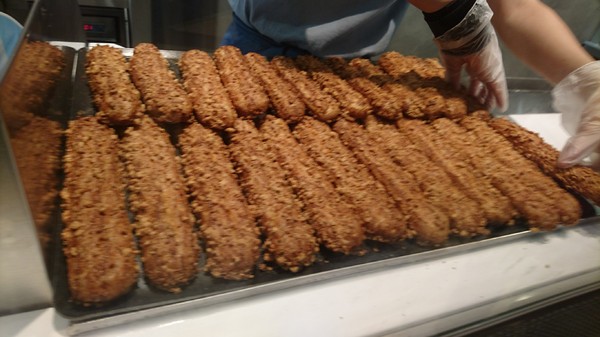 ZAKUZAKU棒棒泡芙：高雄漢神巨蛋~ZAKUZAKU棒棒泡芙~期間限定巧克力棒棒泡芙~人氣排隊甜點~