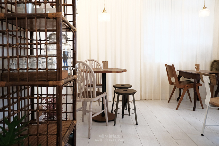 【台北】舒適圈· Comfort Zone｜大安區咖啡廳｜白與綠意交織出的美麗舒適圈 - 桑分鐘熱度