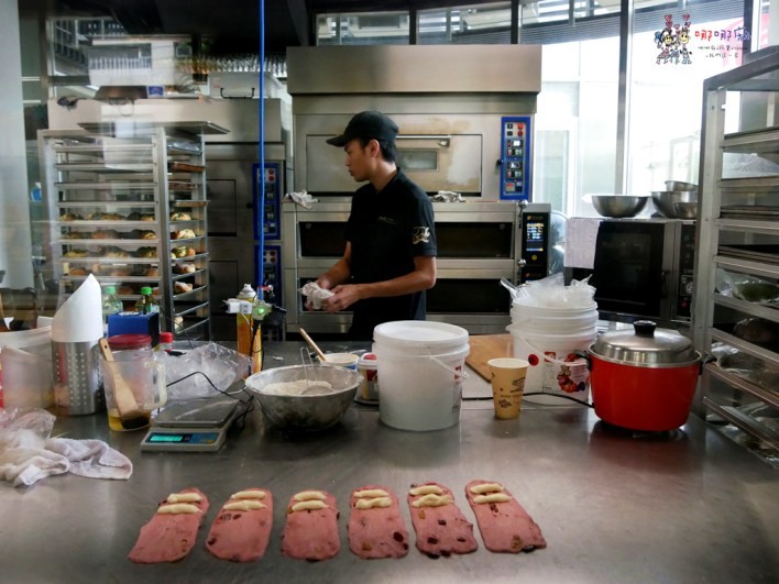 桃園美食,許燕斌,烘焙,林哲樂,考選部,星巴克,POCOPHONE F1,中秋月餅,冠軍麵包,手作月餅