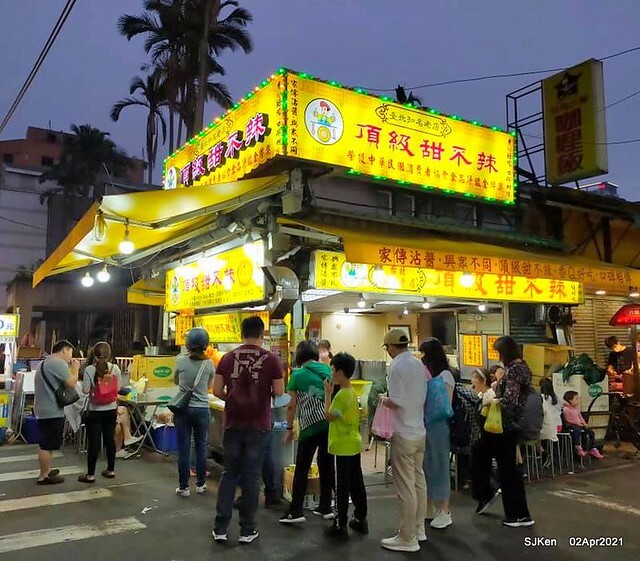 「艋舺夜市東港旗魚黑輪」(Sword fish fried Oden), Banka night market, Taipei, Taiwan, SJKen, Apr 2, 2021.