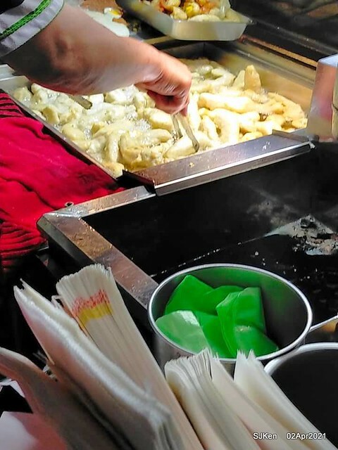 「艋舺夜市東港旗魚黑輪」(Sword fish fried Oden), Banka night market, Taipei, Taiwan, SJKen, Apr 2, 2021.