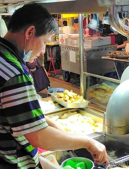 「艋舺夜市東港旗魚黑輪」(Sword fish fried Oden), Banka night market, Taipei, Taiwan, SJKen, Apr 2, 2021.