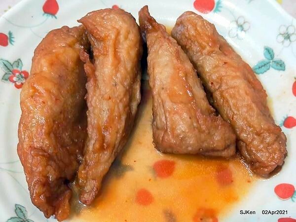 「艋舺夜市東港旗魚黑輪」(Sword fish fried Oden), Banka night market, Taipei, Taiwan, SJKen, Apr 2, 2021.