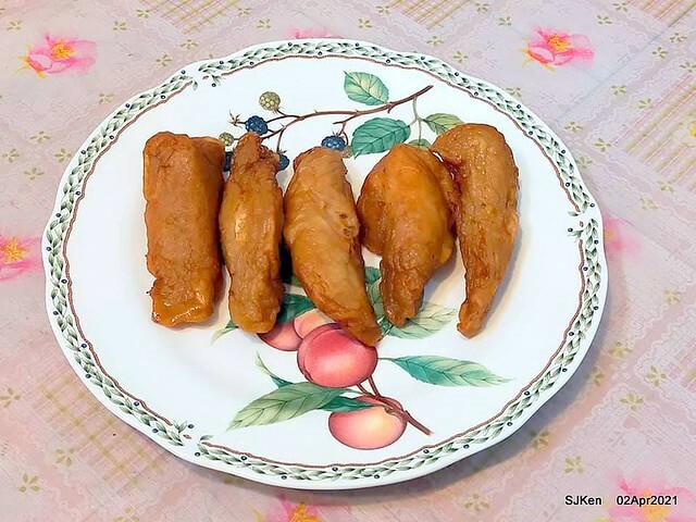 「艋舺夜市東港旗魚黑輪」(Sword fish fried Oden), Banka night market, Taipei, Taiwan, SJKen, Apr 2, 2021.