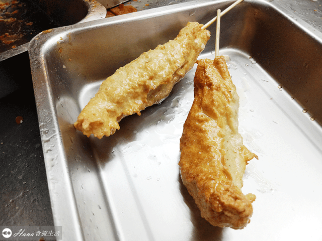 【台北萬華】東港旗魚黑輪 | 廣州街夜市(艋舺夜市)必吃美食 CP值超高的手拿小吃 份量大又Q彈 有包水煮蛋