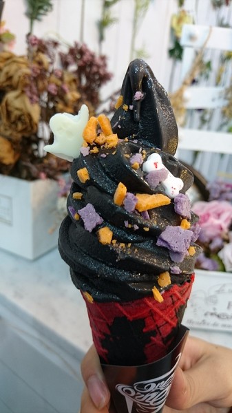 CornerCone酷礦美式手作霜淇淋:高雄~CornerCone酷礦美式手作霜淇淋~萬聖節限定黑暗系鬼怪~不給冰就搗蛋創意冰品~IG打卡熱點~ CornerCone酷礦美式手作霜淇淋:高雄~CornerCone酷礦美式手作霜淇淋~萬聖節限定黑暗系鬼怪~不給冰就搗蛋創意冰品~IG打卡熱點~