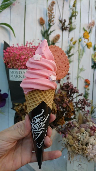 CornerCone酷礦美式手作霜淇淋:高雄~CornerCone酷礦美式手作霜淇淋~萬聖節限定黑暗系鬼怪~不給冰就搗蛋創意冰品~IG打卡熱點~ CornerCone酷礦美式手作霜淇淋:高雄~CornerCone酷礦美式手作霜淇淋~萬聖節限定黑暗系鬼怪~不給冰就搗蛋創意冰品~IG打卡熱點~