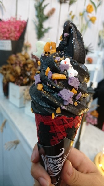 CornerCone酷礦美式手作霜淇淋:高雄~CornerCone酷礦美式手作霜淇淋~萬聖節限定黑暗系鬼怪~不給冰就搗蛋創意冰品~IG打卡熱點~ CornerCone酷礦美式手作霜淇淋:高雄~CornerCone酷礦美式手作霜淇淋~萬聖節限定黑暗系鬼怪~不給冰就搗蛋創意冰品~IG打卡熱點~
