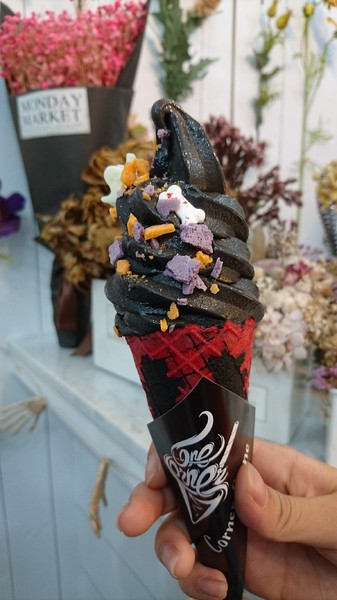 CornerCone酷礦美式手作霜淇淋:高雄~CornerCone酷礦美式手作霜淇淋~萬聖節限定黑暗系鬼怪~不給冰就搗蛋創意冰品~IG打卡熱點~ CornerCone酷礦美式手作霜淇淋:高雄~CornerCone酷礦美式手作霜淇淋~萬聖節限定黑暗系鬼怪~不給冰就搗蛋創意冰品~IG打卡熱點~