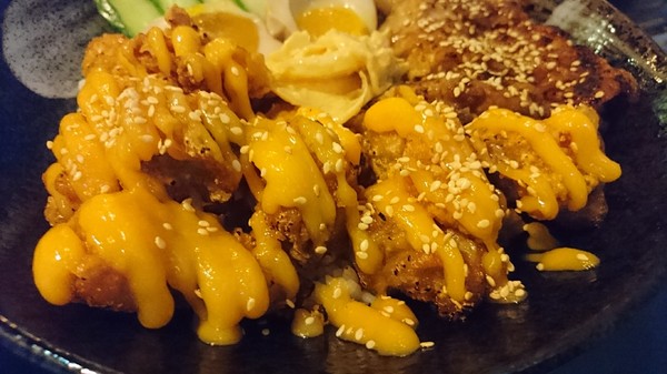 丼口食堂：高雄~丼口食堂~挑戰大胃王相撲丼一碗兩種享受~征服饕客的味蕾~少女心的乾燥花拍不停~正餐宵夜的好餐廳~