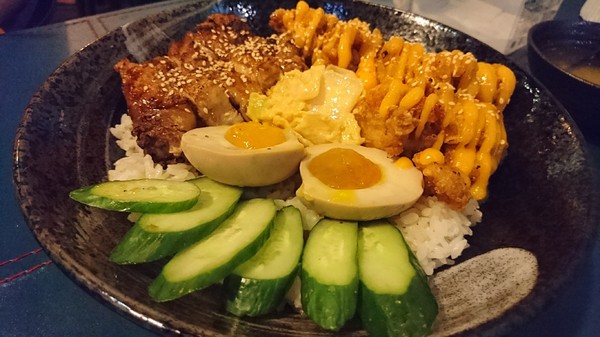 丼口食堂：高雄~丼口食堂~挑戰大胃王相撲丼一碗兩種享受~征服饕客的味蕾~少女心的乾燥花拍不停~正餐宵夜的好餐廳~