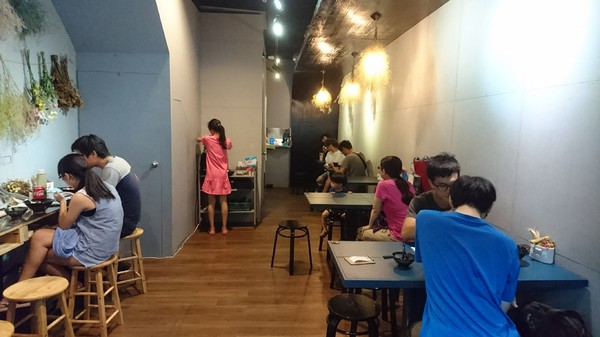 丼口食堂：高雄~丼口食堂~挑戰大胃王相撲丼一碗兩種享受~征服饕客的味蕾~少女心的乾燥花拍不停~正餐宵夜的好餐廳~