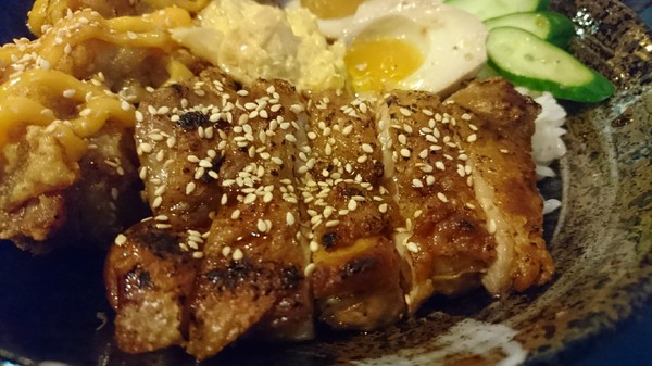 丼口食堂：高雄~丼口食堂~挑戰大胃王相撲丼一碗兩種享受~征服饕客的味蕾~少女心的乾燥花拍不停~正餐宵夜的好餐廳~