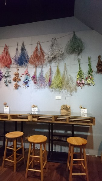 丼口食堂：高雄~丼口食堂~挑戰大胃王相撲丼一碗兩種享受~征服饕客的味蕾~少女心的乾燥花拍不停~正餐宵夜的好餐廳~