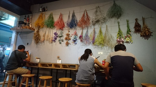 丼口食堂：高雄~丼口食堂~挑戰大胃王相撲丼一碗兩種享受~征服饕客的味蕾~少女心的乾燥花拍不停~正餐宵夜的好餐廳~