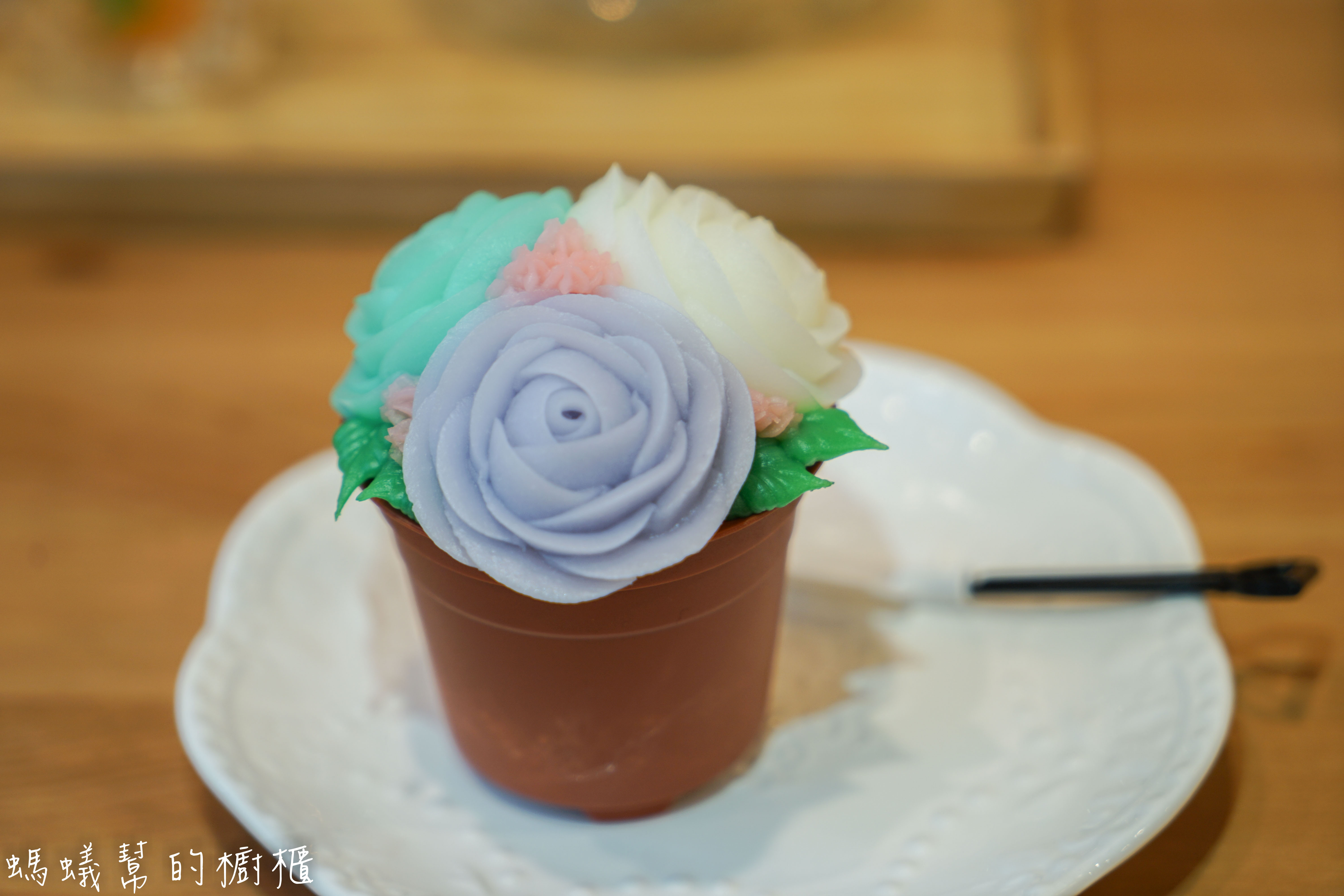 南投竹山SoSo cafe|竹山特色甜點咖啡館，彩虹千層蛋糕、韓式擠花蛋糕！到紫南宮拜拜別忘了過來喝杯咖啡。 - 螞蟻幫的櫥櫃