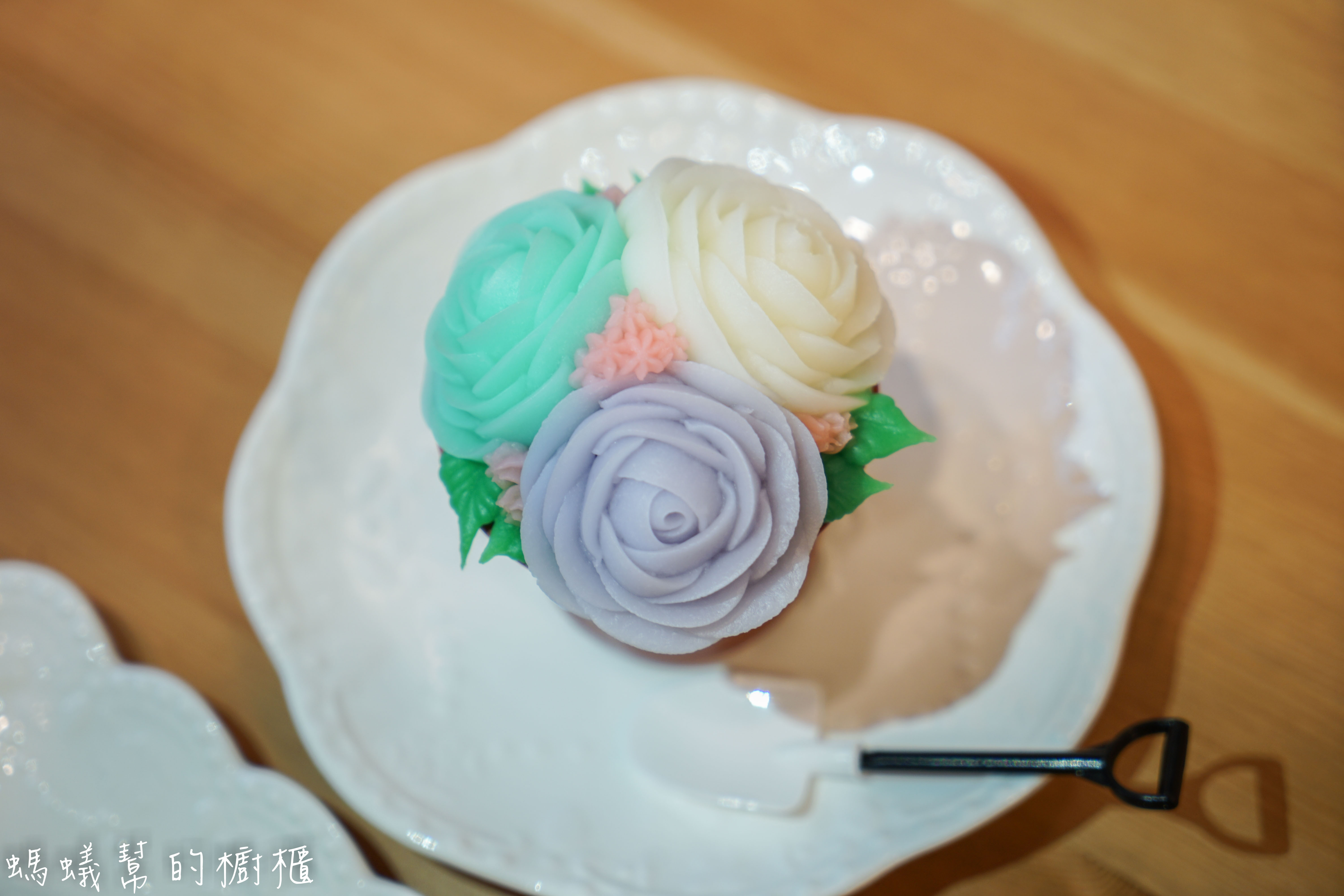 南投竹山SoSo cafe|竹山特色甜點咖啡館，彩虹千層蛋糕、韓式擠花蛋糕！到紫南宮拜拜別忘了過來喝杯咖啡。 - 螞蟻幫的櫥櫃