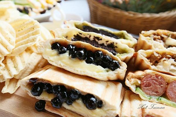 T&F手作吐司-安平店：【台南美食】浮誇系乾燥花網美風格店，尬上60多款熱壓吐司任你選：T&F 手作吐司-安平店