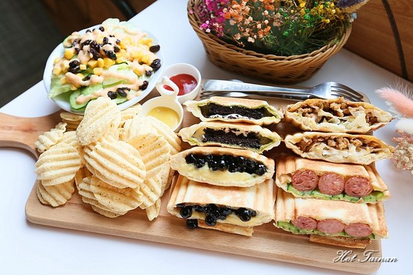 T&F手作吐司-安平店：【台南美食】浮誇系乾燥花網美風格店，尬上60多款熱壓吐司任你選：T&F 手作吐司-安平店