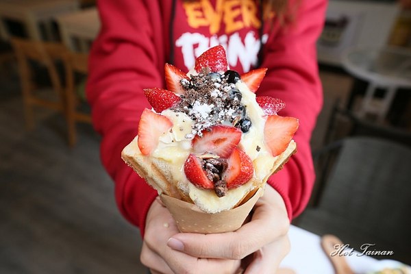 T&F手作吐司-安平店：【台南美食】浮誇系乾燥花網美風格店，尬上60多款熱壓吐司任你選：T&F 手作吐司-安平店