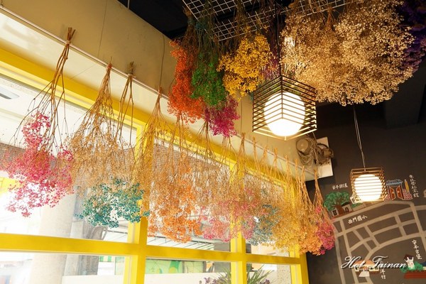 T&F手作吐司-安平店：【台南美食】浮誇系乾燥花網美風格店，尬上60多款熱壓吐司任你選：T&F 手作吐司-安平店