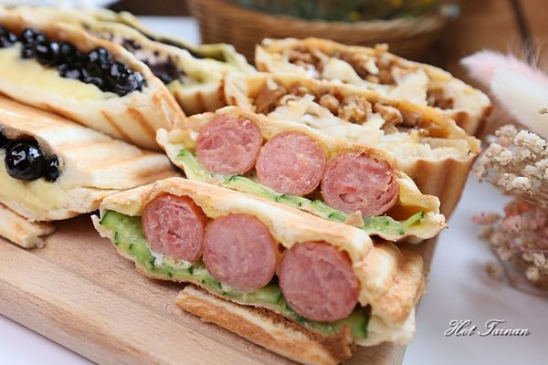 T&F手作吐司-安平店：【台南美食】浮誇系乾燥花網美風格店，尬上60多款熱壓吐司任你選：T&F 手作吐司-安平店