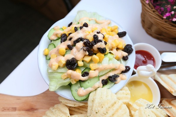 T&F手作吐司-安平店：【台南美食】浮誇系乾燥花網美風格店，尬上60多款熱壓吐司任你選：T&F 手作吐司-安平店