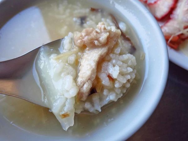 【台北美食】老攤肉粥-早上才會出現的路邊攤鹹粥