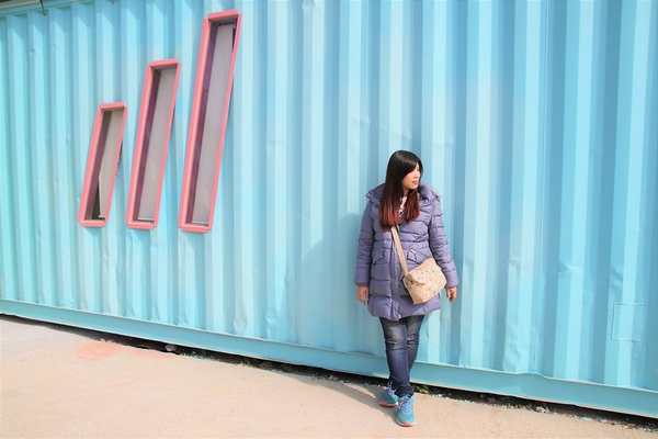 KokoMo私房惑櫃:【彰化員林景點】KoKoMo私房惑櫃~彩色貨櫃屋,還有天使翅膀、盪鞦韆、小株的落雨松、愛情鎖、調情的高腳桌椅、拍照場景好豐富