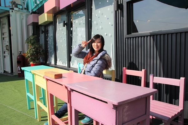 KokoMo私房惑櫃:【彰化員林景點】KoKoMo私房惑櫃~彩色貨櫃屋,還有天使翅膀、盪鞦韆、小株的落雨松、愛情鎖、調情的高腳桌椅、拍照場景好豐富