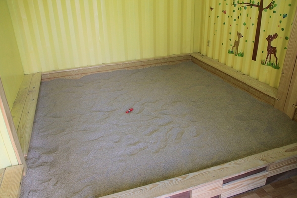 KokoMo私房惑櫃:【彰化員林景點】KoKoMo私房惑櫃~彩色貨櫃屋,還有天使翅膀、盪鞦韆、小株的落雨松、愛情鎖、調情的高腳桌椅、拍照場景好豐富