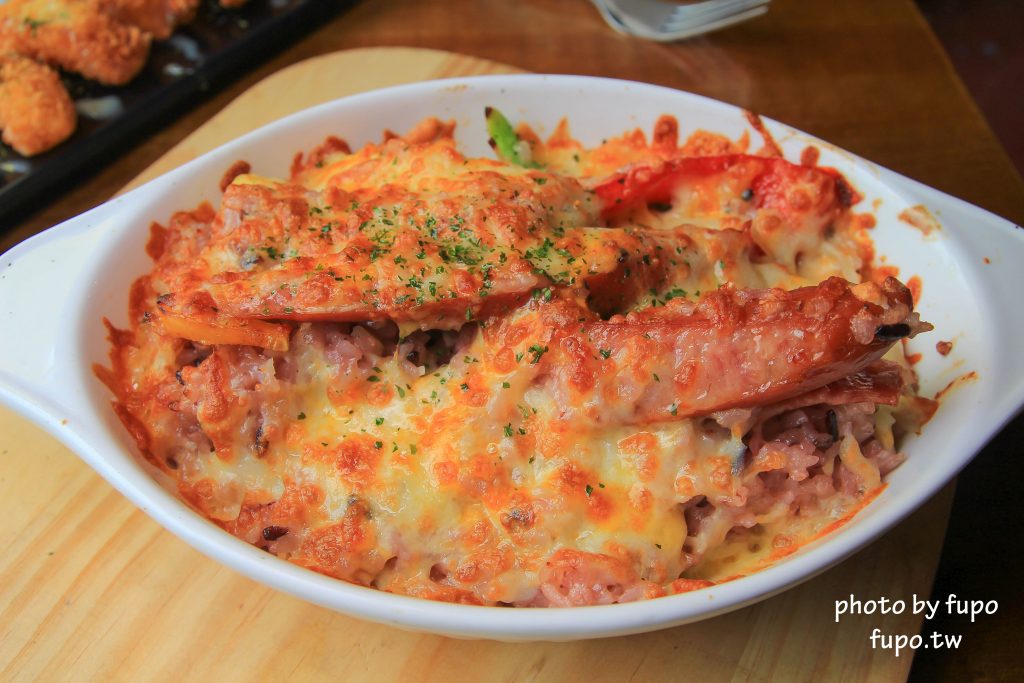 彰化出現一個彩色的大K!KoKoMo私房惑櫃~超可愛親子餐廳:沙堆.鋼琴鍵.遊戲室.溜滑梯~網美打卡聖地 - 小腹婆大世界