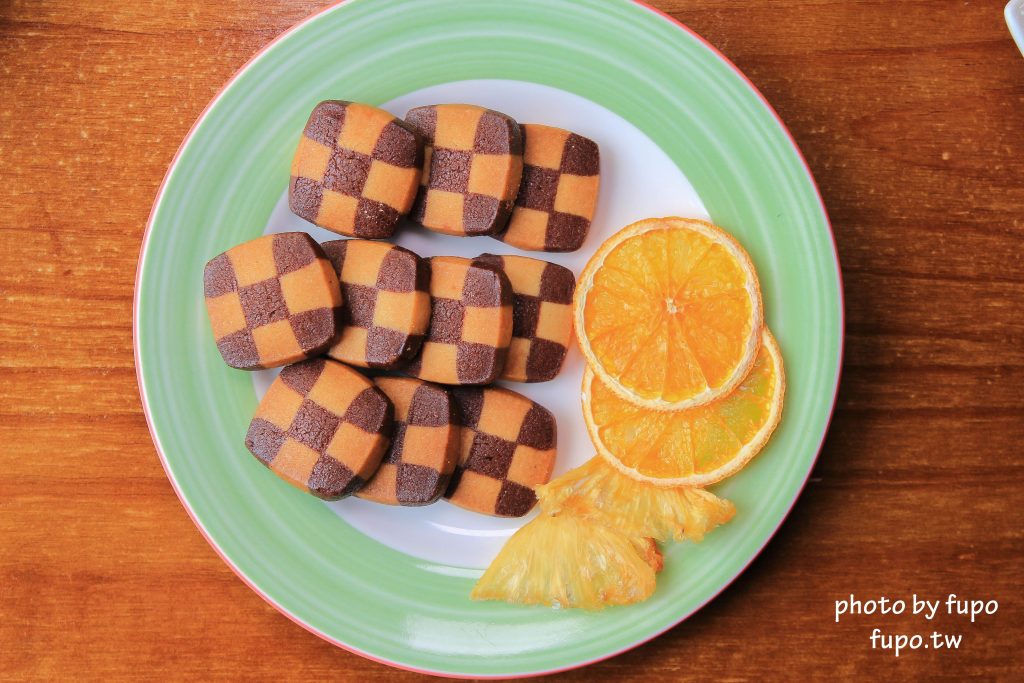 彰化出現一個彩色的大K!KoKoMo私房惑櫃~超可愛親子餐廳:沙堆.鋼琴鍵.遊戲室.溜滑梯~網美打卡聖地 - 小腹婆大世界