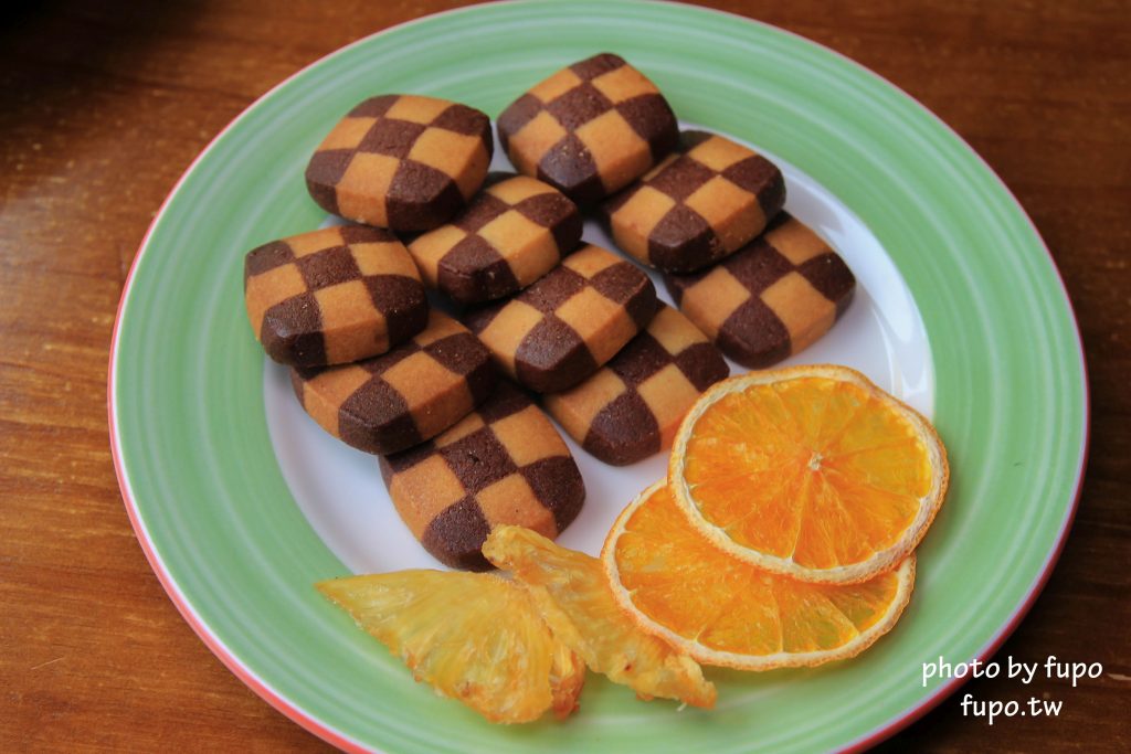 彰化出現一個彩色的大K!KoKoMo私房惑櫃~超可愛親子餐廳:沙堆.鋼琴鍵.遊戲室.溜滑梯~網美打卡聖地 - 小腹婆大世界