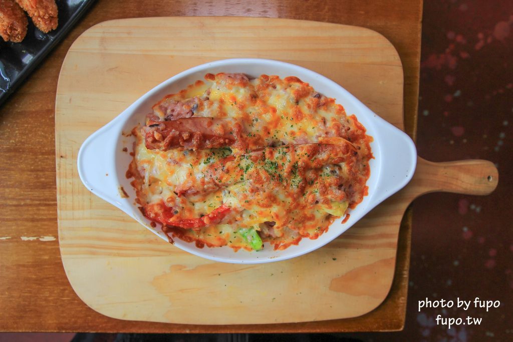 彰化出現一個彩色的大K!KoKoMo私房惑櫃~超可愛親子餐廳:沙堆.鋼琴鍵.遊戲室.溜滑梯~網美打卡聖地 - 小腹婆大世界