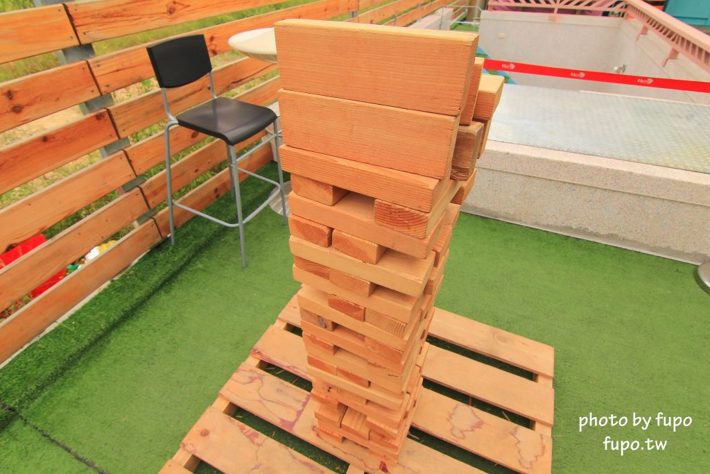 彰化出現一個彩色的大K!KoKoMo私房惑櫃~超可愛親子餐廳:沙堆.鋼琴鍵.遊戲室.溜滑梯~網美打卡聖地 - 小腹婆大世界