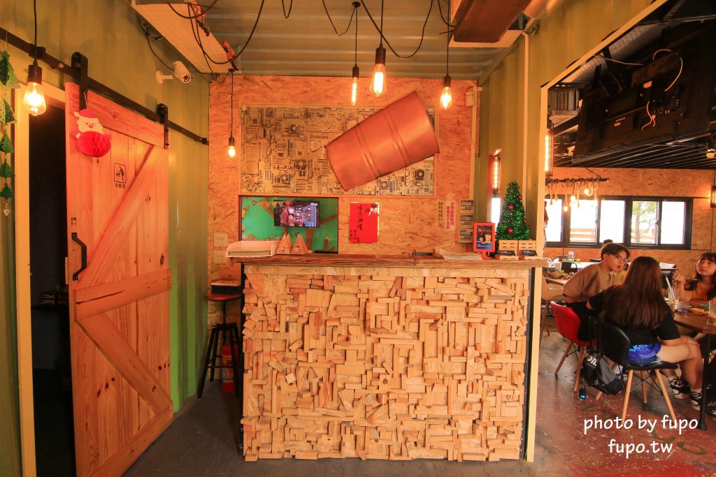 彰化出現一個彩色的大K!KoKoMo私房惑櫃~超可愛親子餐廳:沙堆.鋼琴鍵.遊戲室.溜滑梯~網美打卡聖地 - 小腹婆大世界