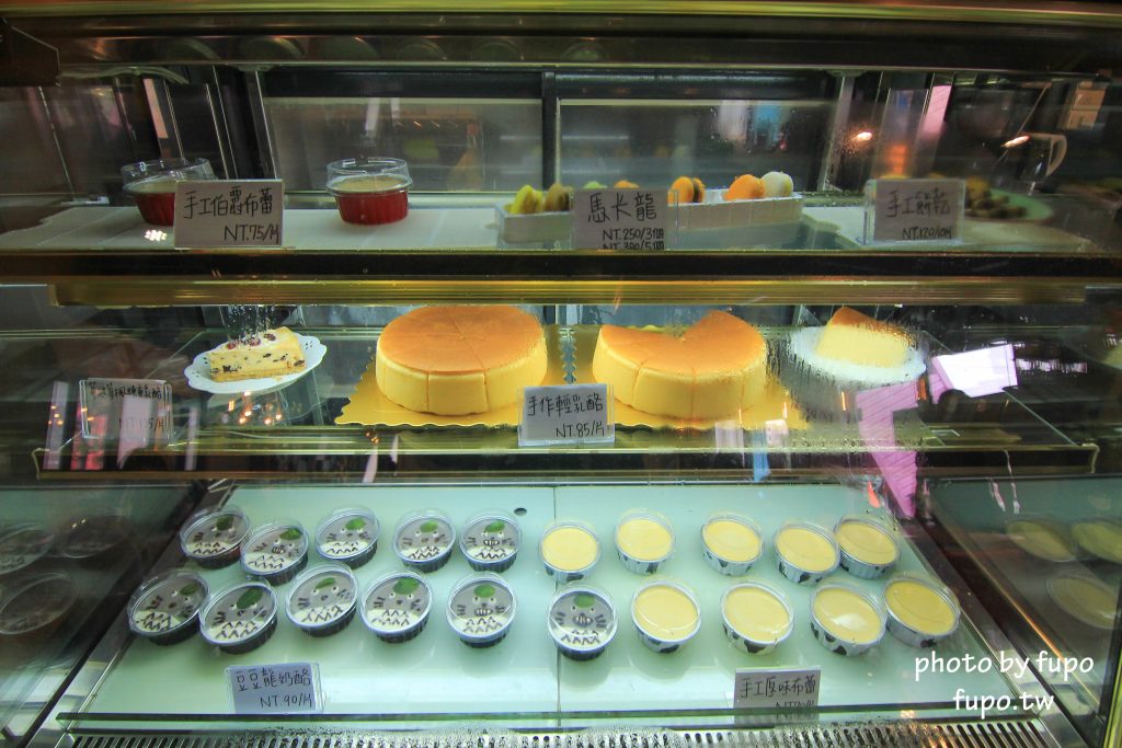 彰化出現一個彩色的大K!KoKoMo私房惑櫃~超可愛親子餐廳:沙堆.鋼琴鍵.遊戲室.溜滑梯~網美打卡聖地 - 小腹婆大世界