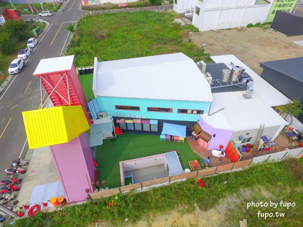 彰化出現一個彩色的大K!KoKoMo私房惑櫃~超可愛親子餐廳:沙堆.鋼琴鍵.遊戲室.溜滑梯~網美打卡聖地 - 小腹婆大世界