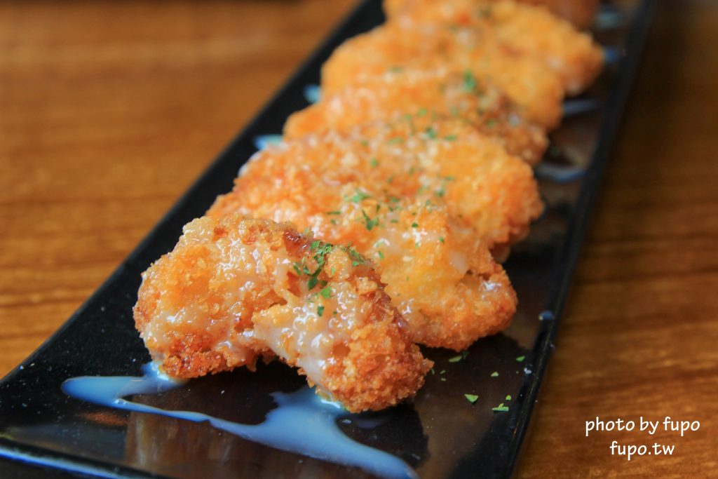 彰化出現一個彩色的大K!KoKoMo私房惑櫃~超可愛親子餐廳:沙堆.鋼琴鍵.遊戲室.溜滑梯~網美打卡聖地 - 小腹婆大世界