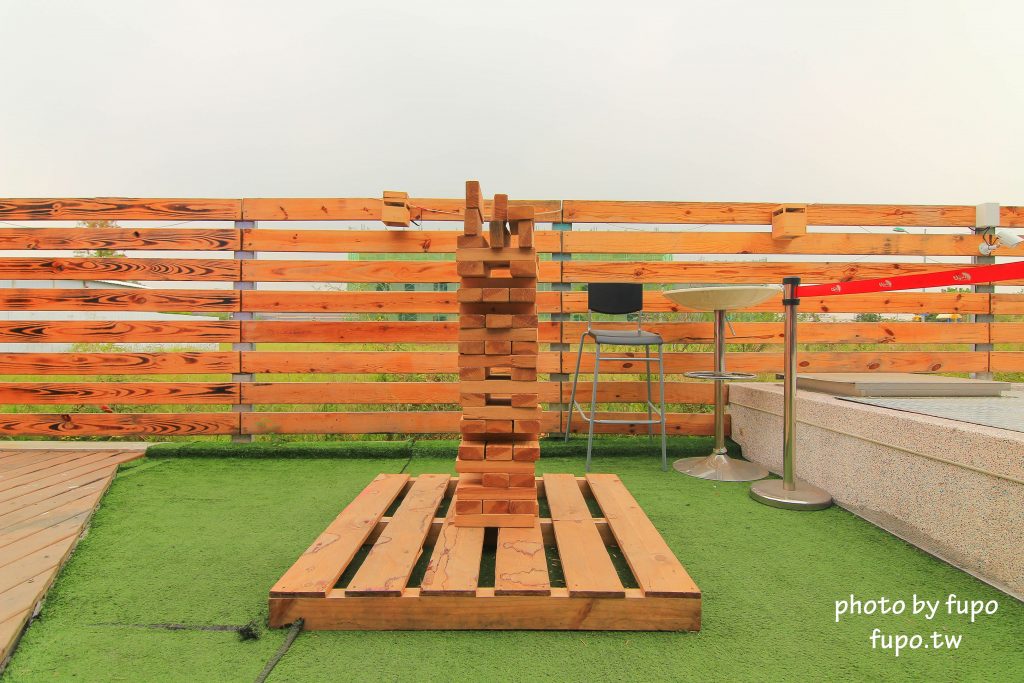 彰化出現一個彩色的大K!KoKoMo私房惑櫃~超可愛親子餐廳:沙堆.鋼琴鍵.遊戲室.溜滑梯~網美打卡聖地 - 小腹婆大世界