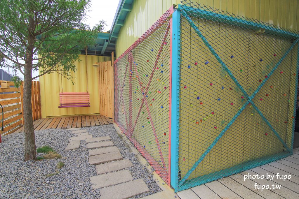 彰化出現一個彩色的大K!KoKoMo私房惑櫃~超可愛親子餐廳:沙堆.鋼琴鍵.遊戲室.溜滑梯~網美打卡聖地 - 小腹婆大世界