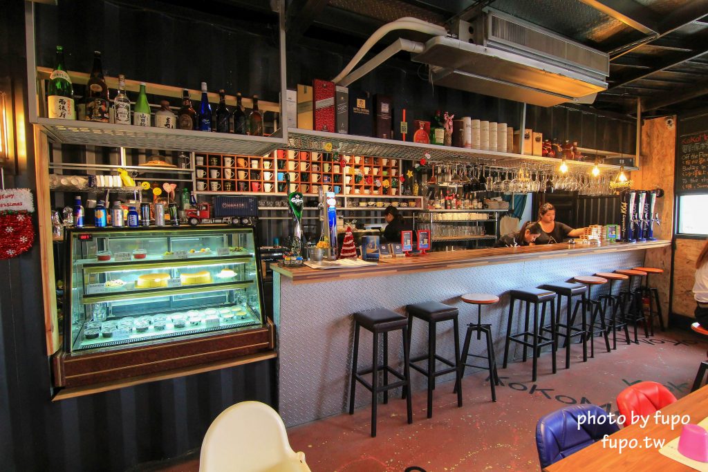 彰化出現一個彩色的大K!KoKoMo私房惑櫃~超可愛親子餐廳:沙堆.鋼琴鍵.遊戲室.溜滑梯~網美打卡聖地 - 小腹婆大世界