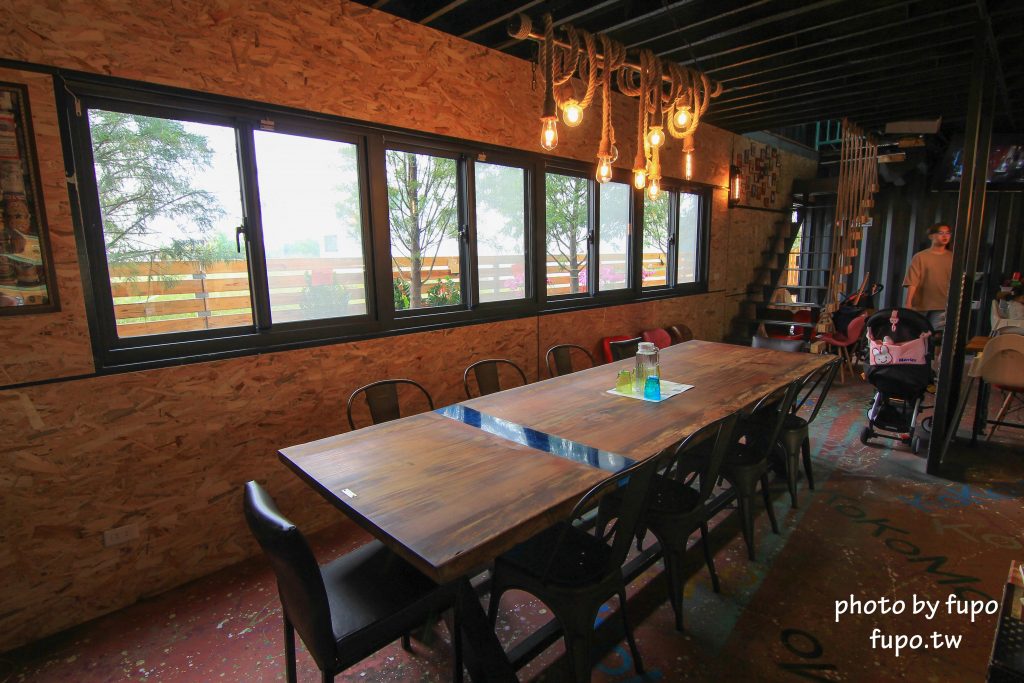 彰化出現一個彩色的大K!KoKoMo私房惑櫃~超可愛親子餐廳:沙堆.鋼琴鍵.遊戲室.溜滑梯~網美打卡聖地 - 小腹婆大世界