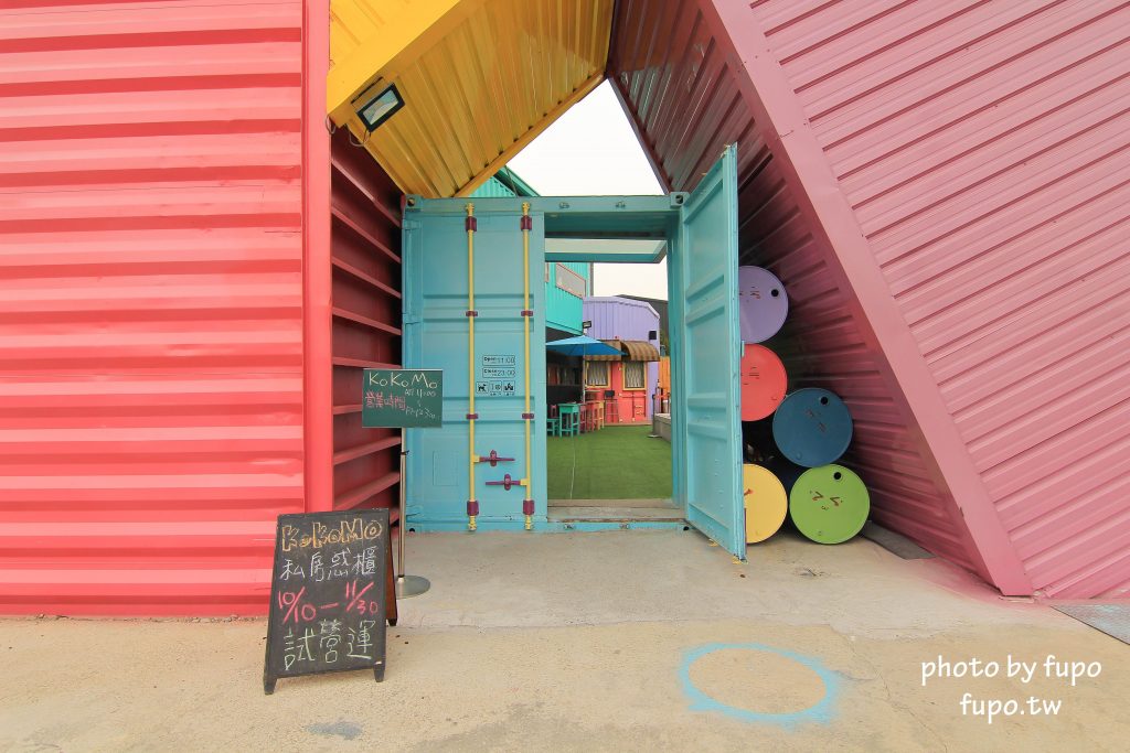 彰化出現一個彩色的大K!KoKoMo私房惑櫃~超可愛親子餐廳:沙堆.鋼琴鍵.遊戲室.溜滑梯~網美打卡聖地 - 小腹婆大世界