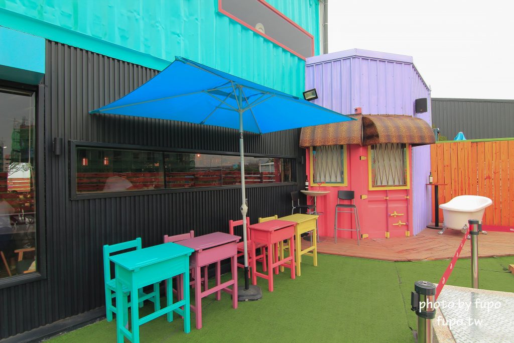 彰化出現一個彩色的大K!KoKoMo私房惑櫃~超可愛親子餐廳:沙堆.鋼琴鍵.遊戲室.溜滑梯~網美打卡聖地 - 小腹婆大世界