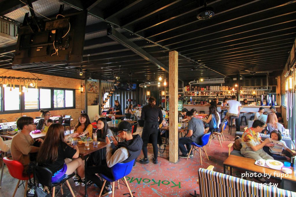 彰化出現一個彩色的大K!KoKoMo私房惑櫃~超可愛親子餐廳:沙堆.鋼琴鍵.遊戲室.溜滑梯~網美打卡聖地 - 小腹婆大世界