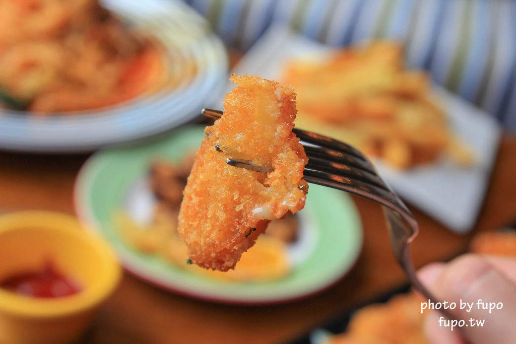 彰化出現一個彩色的大K!KoKoMo私房惑櫃~超可愛親子餐廳:沙堆.鋼琴鍵.遊戲室.溜滑梯~網美打卡聖地 - 小腹婆大世界